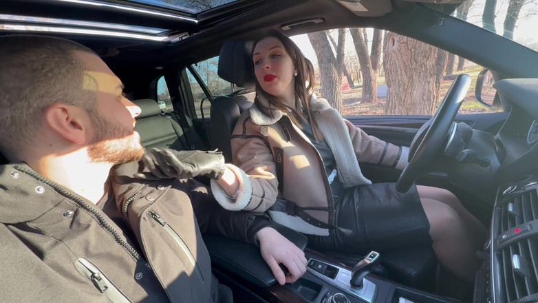 Hottie goddess: Mléčná bohyně si hraje v autě