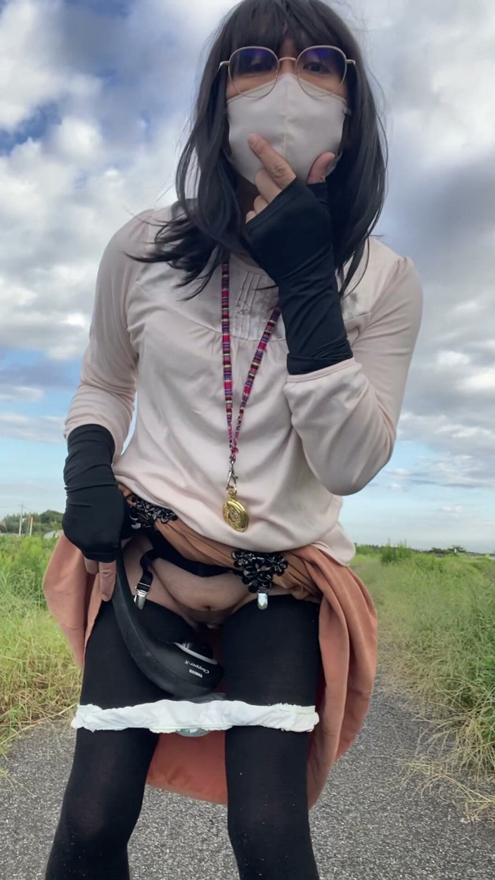 megu2002: No. 332 a Walk with an Electric Massager