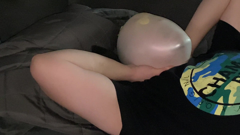 ButHoleDildoLover: My third breathplay - I blow up my latexglove mask
