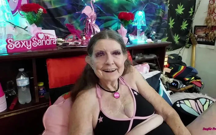 Sexy Sandra N Sir Christopher: Fucking Sexy Sandra's Shiny Hiney
