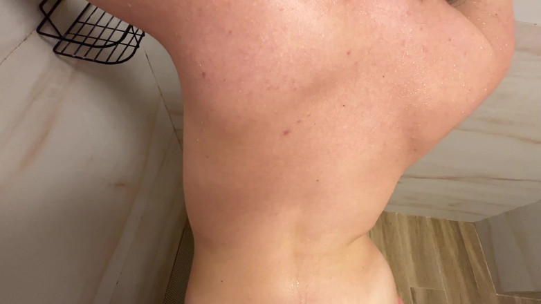 Couple Of Pleasure: Tvrdý sex ve sprše