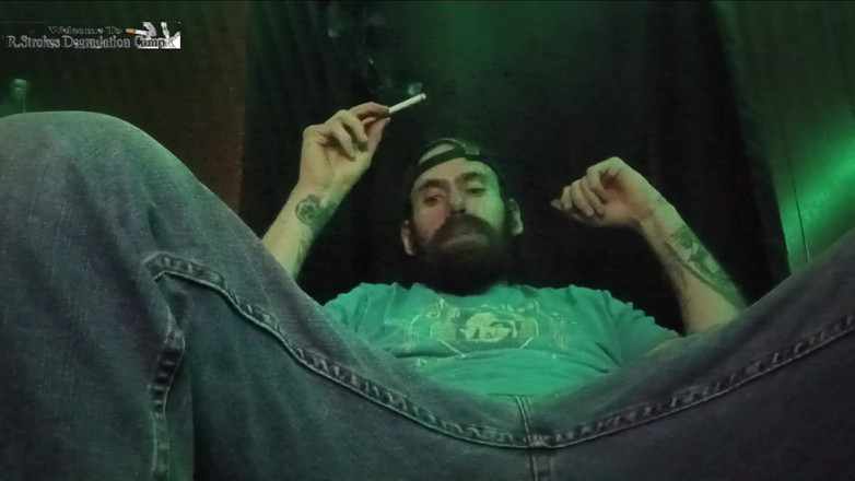 Rob Strokes: Sessizce sigara içiyor