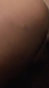 Interraciale video met Gabriel Hunter, een zwarte hoer met kleine natuurlijke tieten is klaar om geneukt te worden door een grote zwarte lul