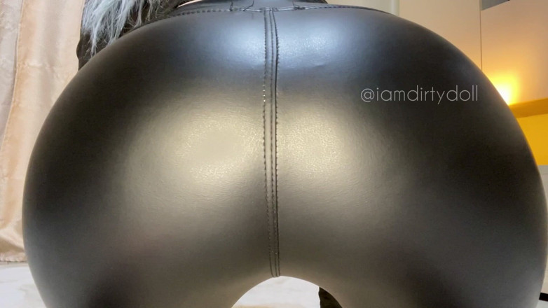 iamdirtydoll: PAWG Leather Farts