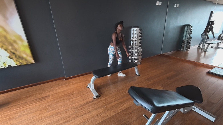 Black Swan: Keringat, Senyum &amp; Mimpi Kunci Kamar