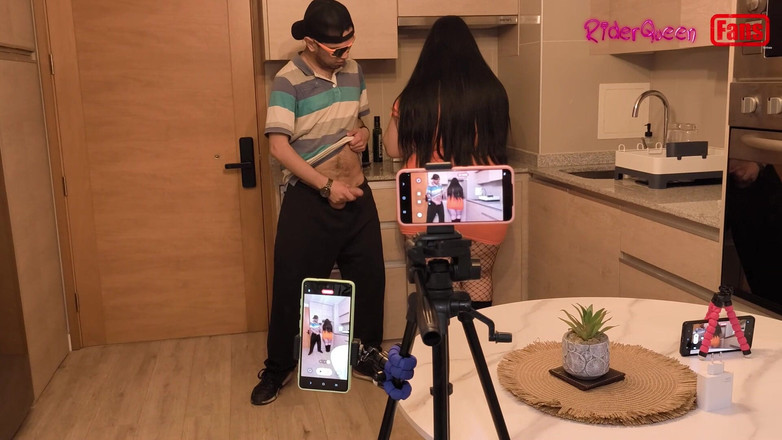 Riderqueen: Мачеху соблазнил отважный пасынок, Видео для фанатов