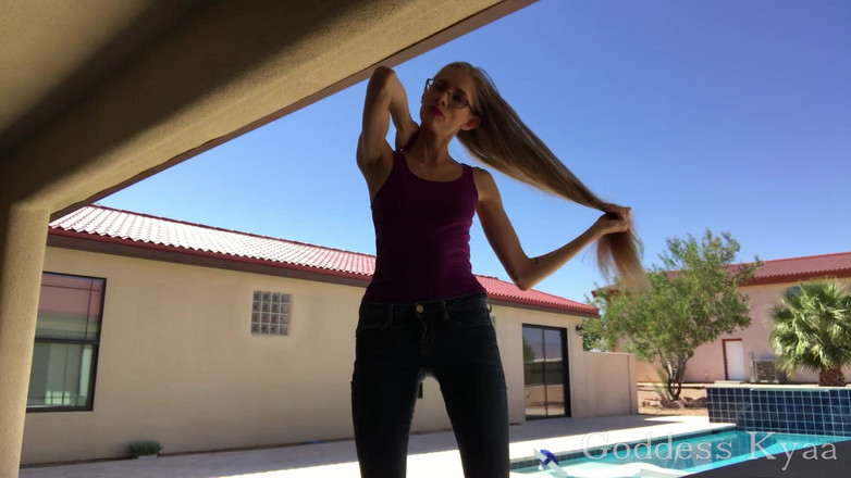 Kyaa Chimera: Köleler çalışırken bronzlaşıyorum