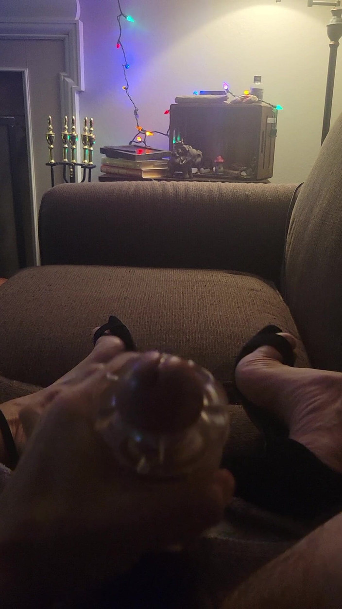 Feet Lover: 今天第二次用振动器抽插我的菊花