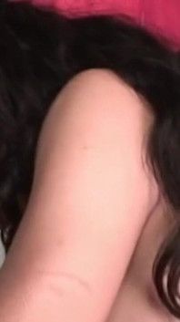 La miLF mora tatuata lo prende in culo e facciale in profondità