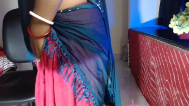 HotGirl21: 热辣的胸部单人表演阴户指法。