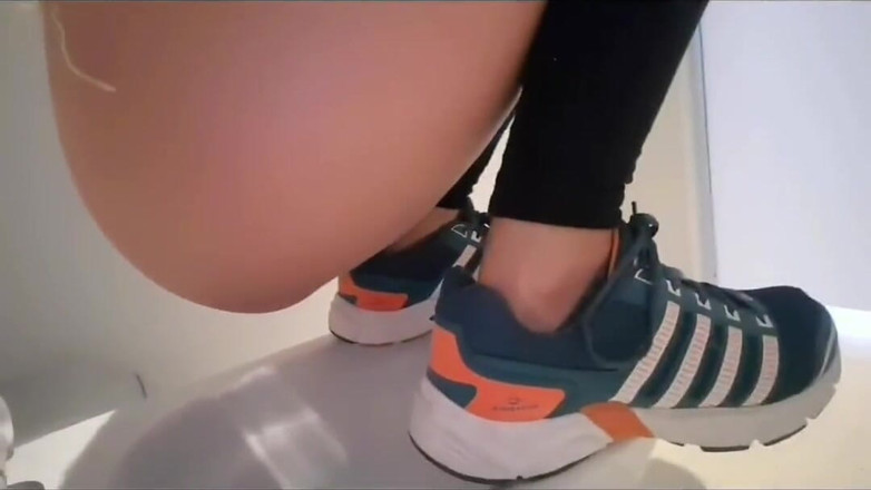 Erotic Tanya: Mädchen pissen zusammenstellung