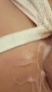 Bir twink'in prezervatifsiz seviştiği vintage porno