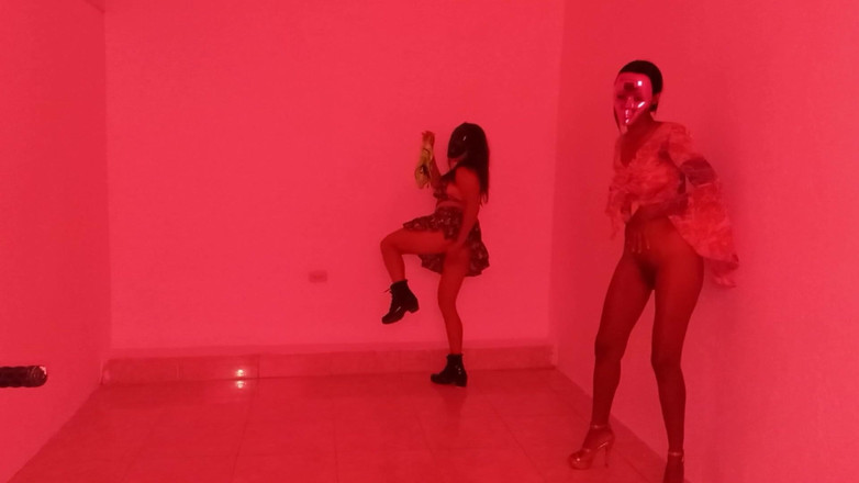 Martin13: Tarian sensual sahabatku bareng-bareng!