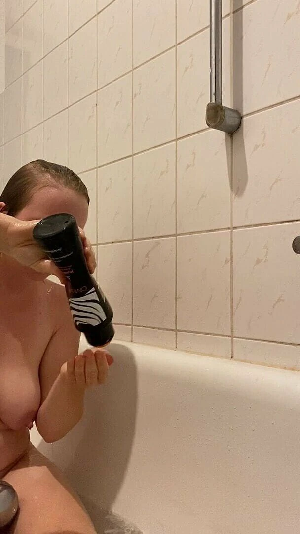 SweetLucy96: Camera in My Shower