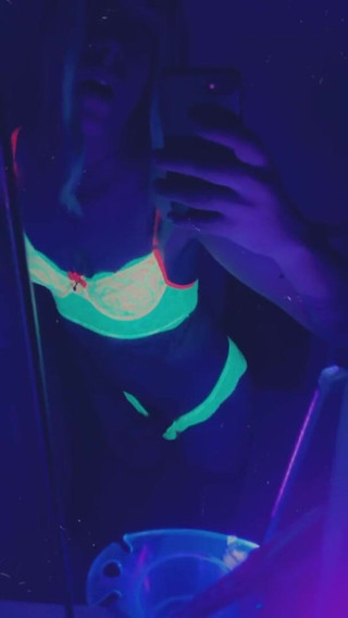CarmenMelatonin: Awek parti seksi mahu bermain dalam pakaian dalam