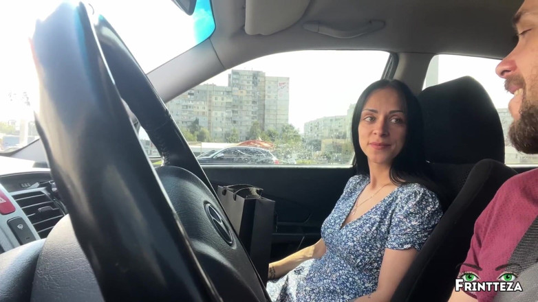 Frintteza: Stepmom gör en DeepThroat till styvson i bilen till ThroatPie