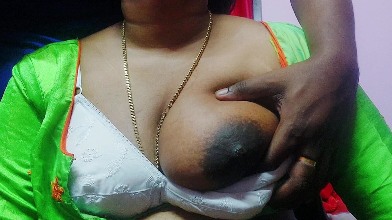 Desi Mohini: Prsatá mléčná macecha svádí její nevlastní syn