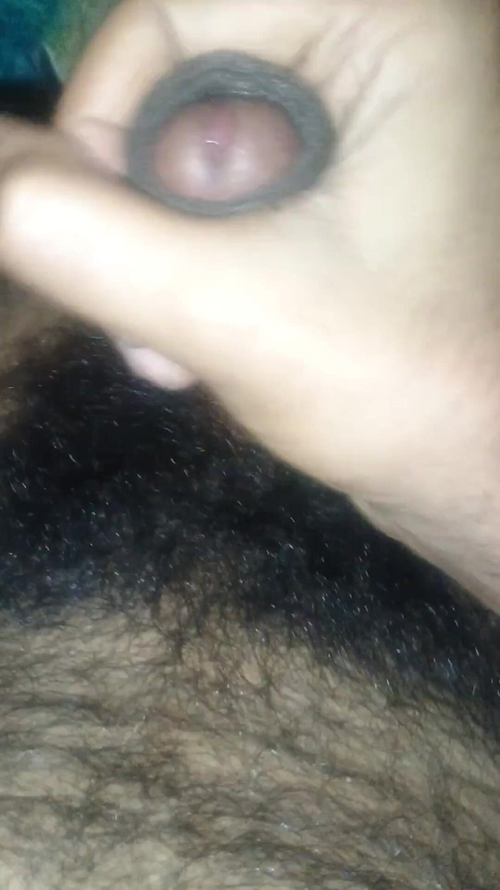 Hot_bobby: Zakar besar India melancap dengan teras keras