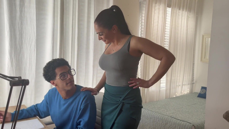 Pro Am Entertainment: 继母奖励她的继子学习