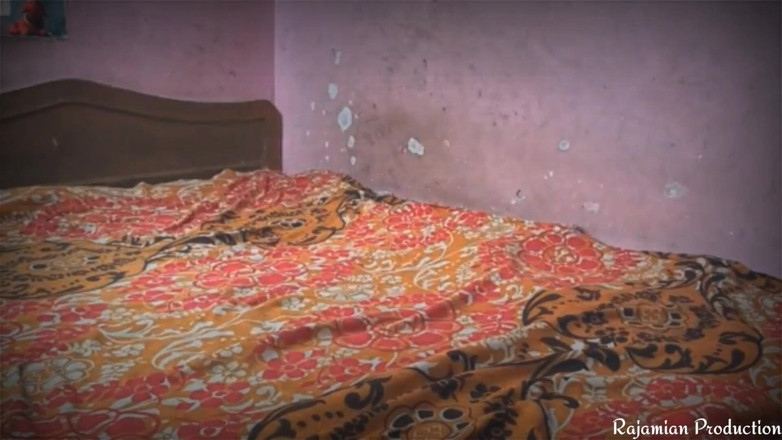 Raja Mian Production: デシの彼女が彼氏にセックスを求めて電話をかけた