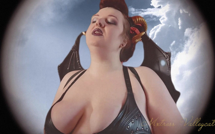 Mxtress Valleycat: Cosplay Day Drain
