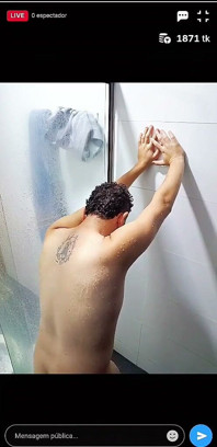 Osprchoval jsem se na živém přenosu a získal jsem nějaké nezbedné sledující