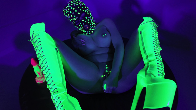 EdgesOfReality: Neon Scopa Solo Rave