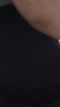 La mia sorellastra ha allungato il culo per il suo ragazzo, ma ho finito più velocemente