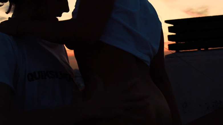 YeahHanna: Rychle ošukám svou přítelkyni na střeše vysoké školy