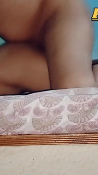 Desi sexi bhabhi ne apne boyfriend ko khush karne ke liye apne ghar bula kar raat bhar full enjoy kiya