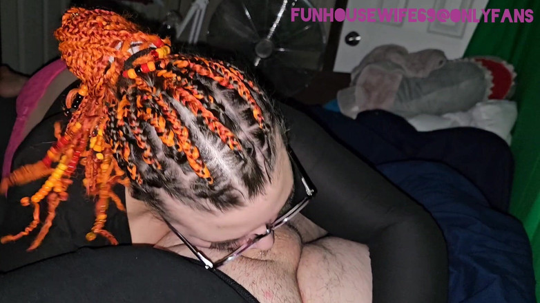 Funhousewife69: Pantat cewek seksi dengan celana dalam merah muda ini dientot...