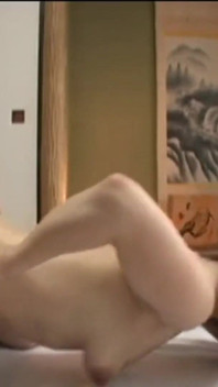 Femme mature séduisante - elle commence à s’inquiéter pour sa silhouette plus pulpeuse - épisode 5