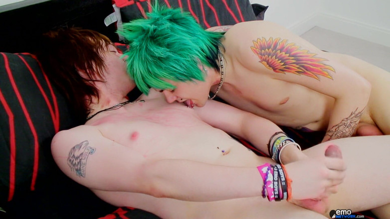 Homo Emo: Drake Shows New Emo Alex How It Goes