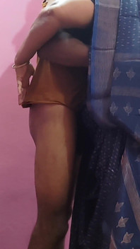 Eine schöne tamilische tante hat einen heißen sex mit einem jungen mann