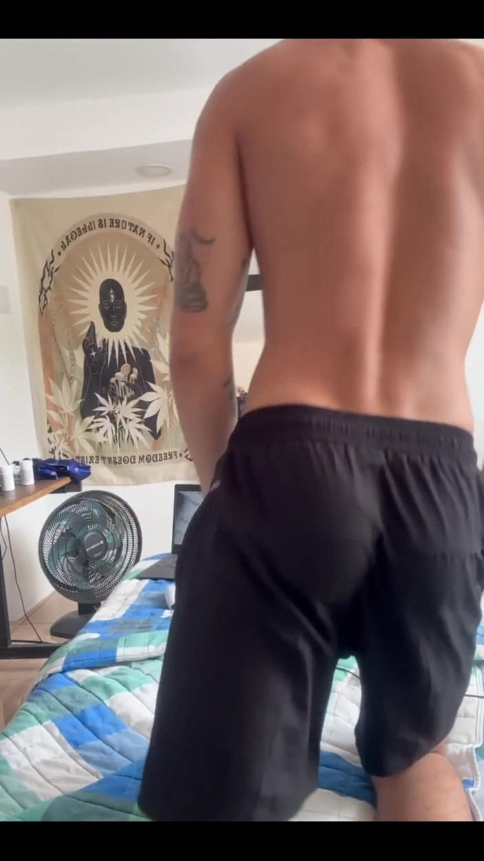Ikarus: Dopo che l'istruttore di palestra mi ha scopato