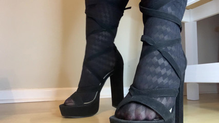 Bigtiddygoth: Čas na uctívání nohou