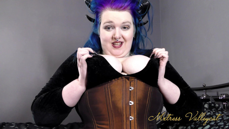 Mxtress Valleycat: Devilishious tit worship
