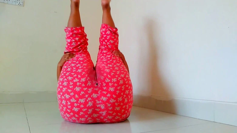 Aria Mia: Грудастая мусульманская арабская студентка соблазняет тренера в комнате упражнений сексуальным стилем, тренировка, затем тренер получает горячую и трахает ее киску