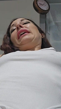 내 발 향기에 반대하고 나를 삼킬 수 없는 거인들!
