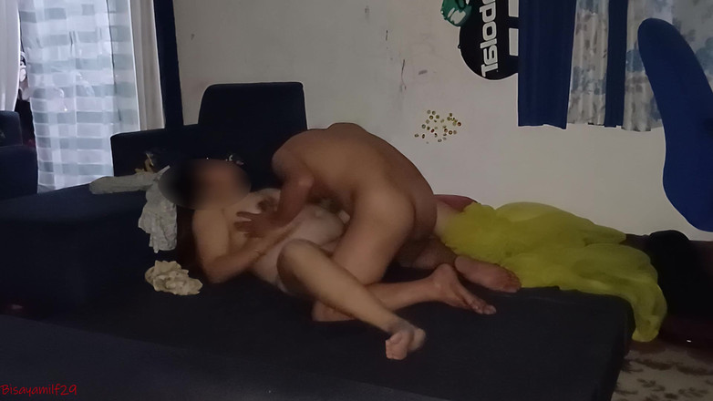 BisayaCouple29: Nadržená svobodná máma mě navštěvuje doma