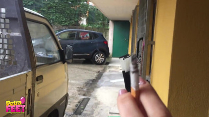 Smokin Fetish: Kouření venku od ohromující brunetky