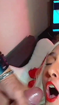 Orgasme multiple cu Domi în timpul tratamentului facial!