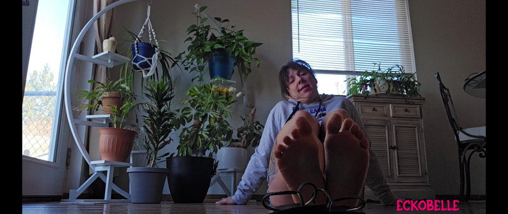 Ecko Belle: Flirty Flippy Floppy Nohy