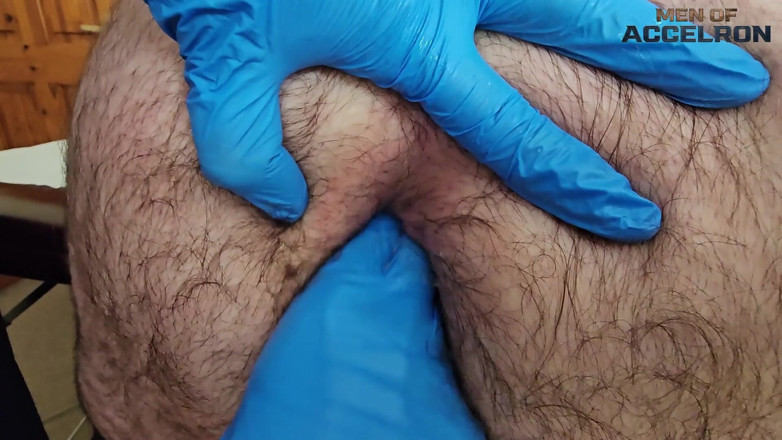 Wallace Accelron: Bear Checkup Hole Stretching