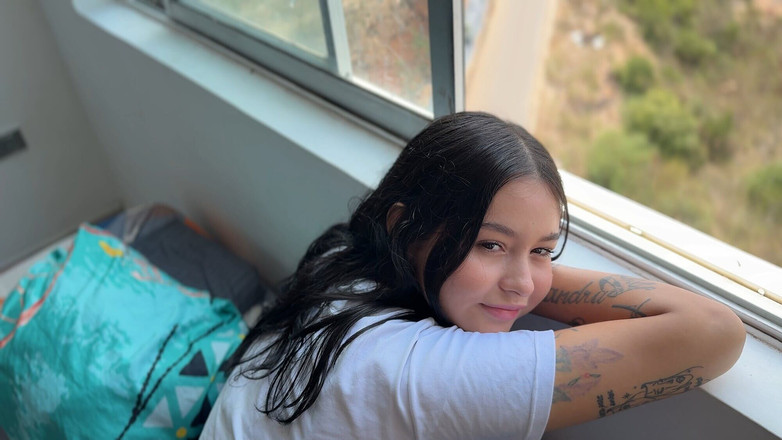 JhonAndSara: Využívám toho, že moje krásná nevlastní sestra je smutná ji utěšovat...