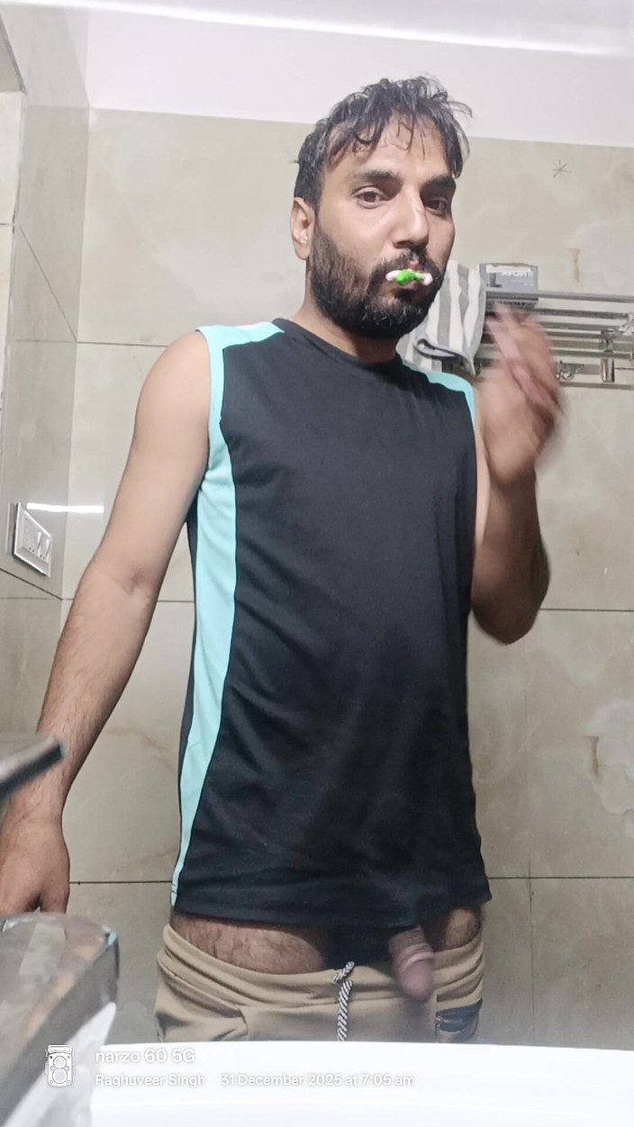 Rajasthani-old-lover: Індійський чоловік дезі насолоджується душем і мастурбацією з сусідським поліцейським вітчимом, пакистанський вітчим вчитель армії