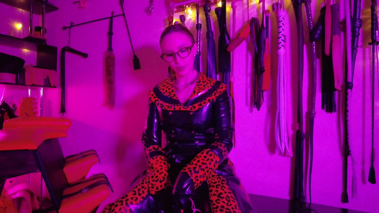 Eva Latexxx: Femdom latex tình nhân tôn sùng cao su màu đỏ tôn...