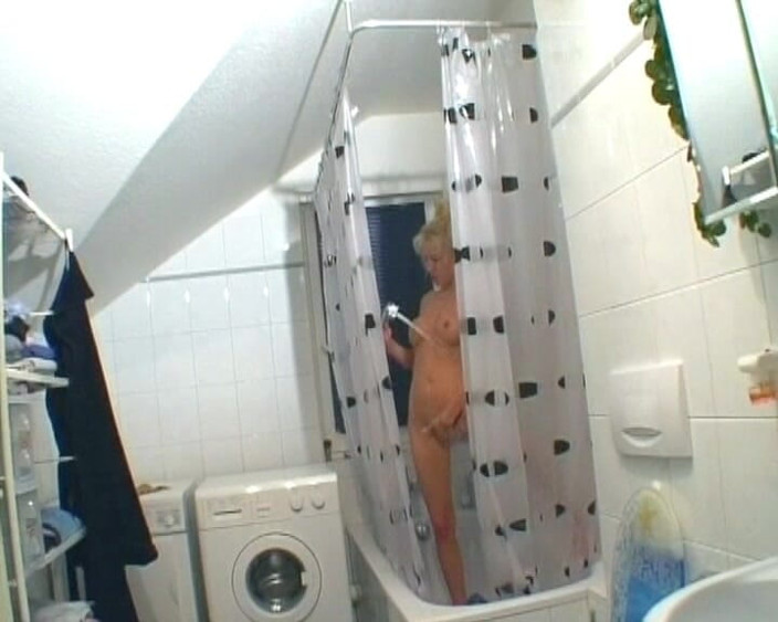 Mature Climax - 100% Mature Videos: MILF Jerman panas dikongkek pepek cukurnya di bilik mandi