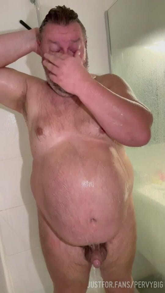 PervyBig: Tar en dusch