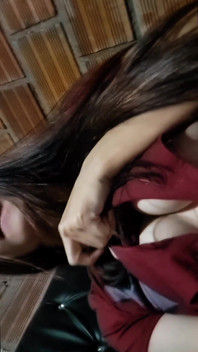 Horny Babe Fingers Herself to Orgasm